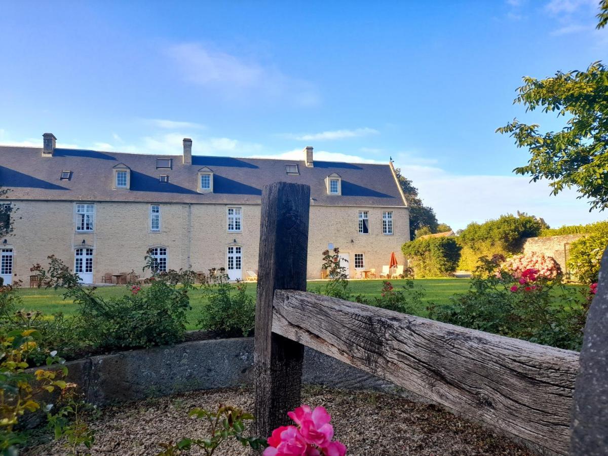 Hotel Le Manoir De Mathan Crepon A La Campagne 5 Mn D'Arromanches Et 10 Mn De Bayeux Exterior foto