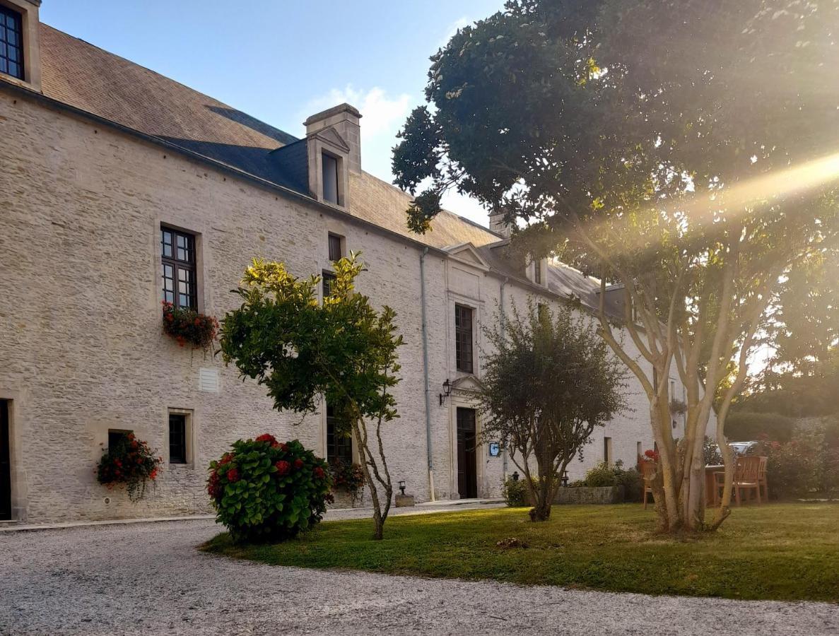 Hotel Le Manoir De Mathan Crepon A La Campagne 5 Mn D'Arromanches Et 10 Mn De Bayeux Exterior foto