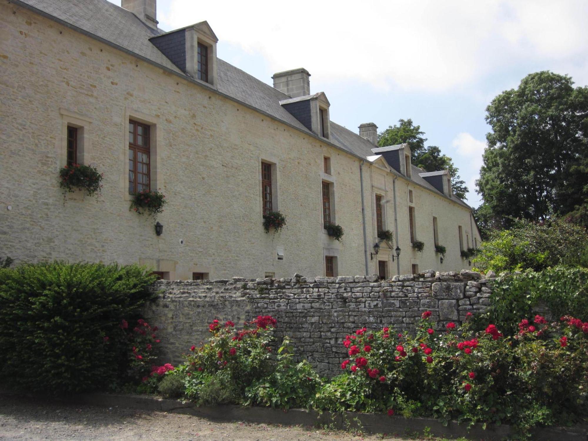 Hotel Le Manoir De Mathan Crepon A La Campagne 5 Mn D'Arromanches Et 10 Mn De Bayeux Exterior foto