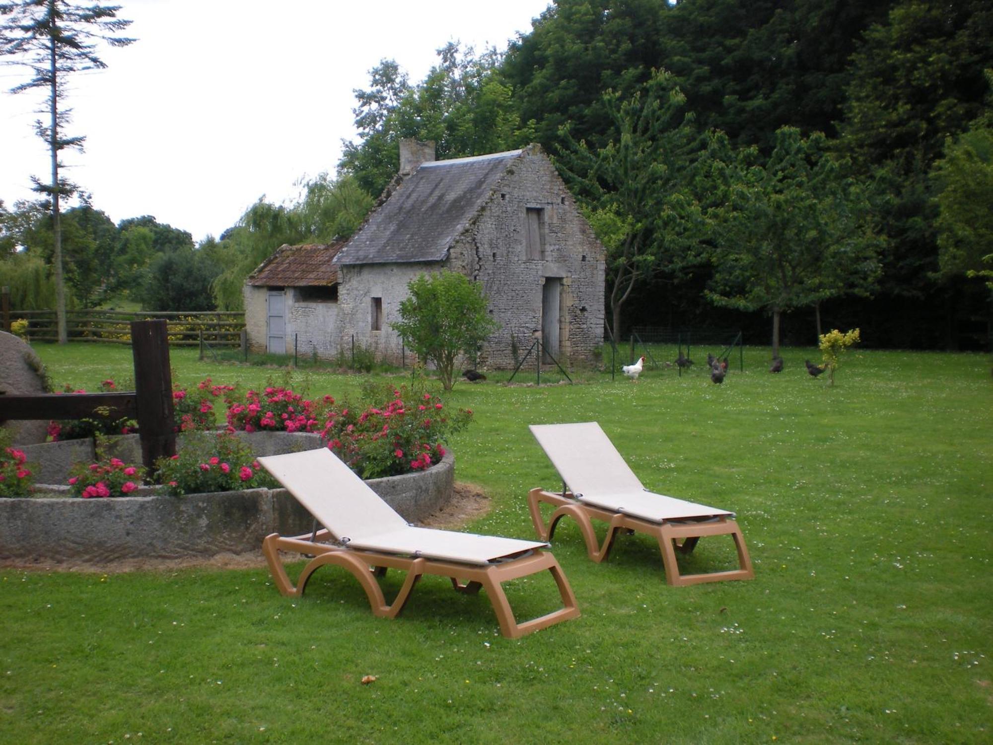 Hotel Le Manoir De Mathan Crepon A La Campagne 5 Mn D'Arromanches Et 10 Mn De Bayeux Exterior foto